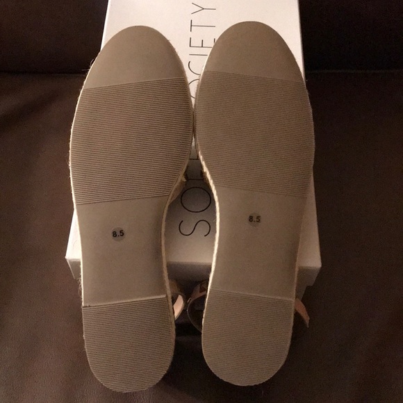 Sole Society black/light camel flats - Picture 4 of 4